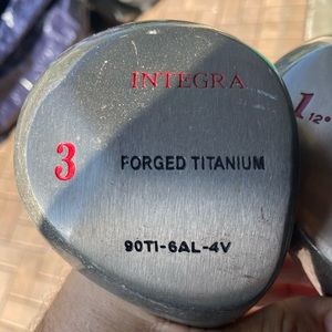 Integra golf driver and 3 wood in right handed 
Graphite